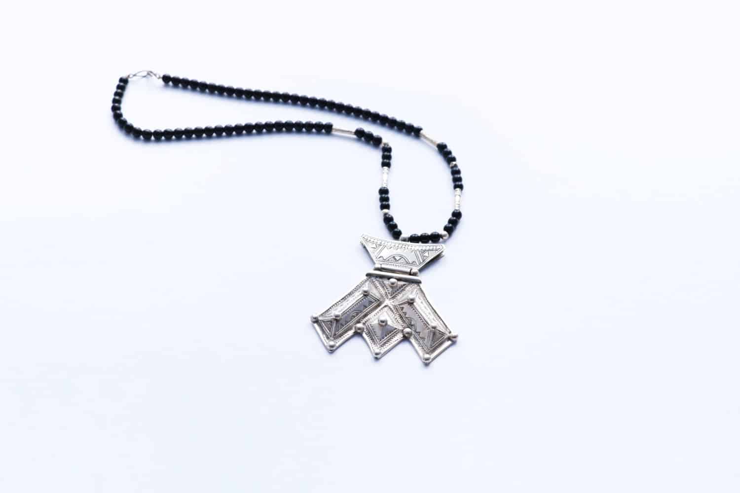 Collier avec pendentif touareg traditionel