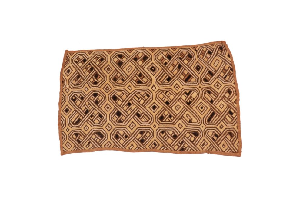 Tapis traditionel en raphia, modèle B