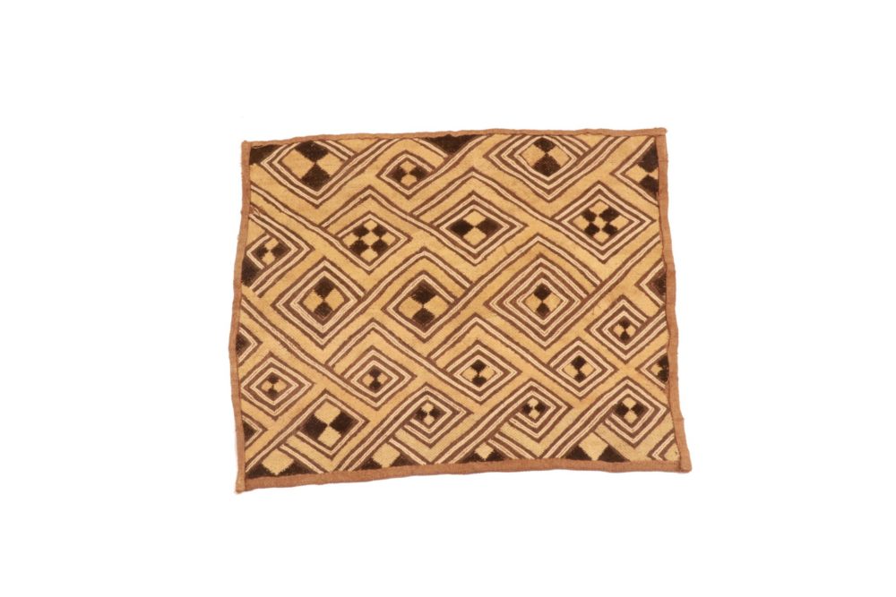 Tapis traditionel en raphia, modèle C