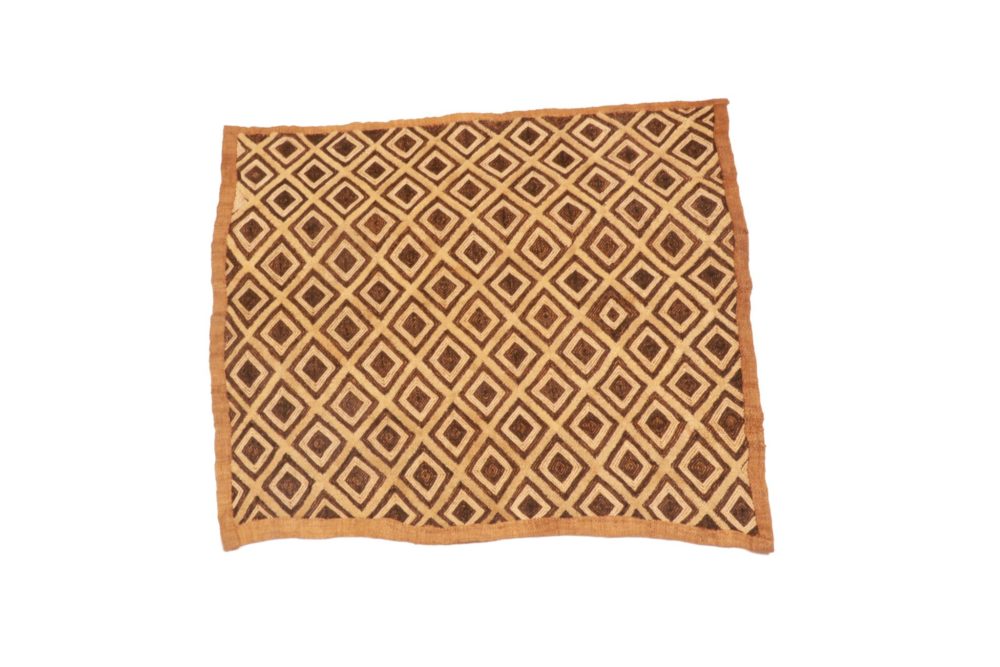 Tapis traditionnel en raphia, modèle E