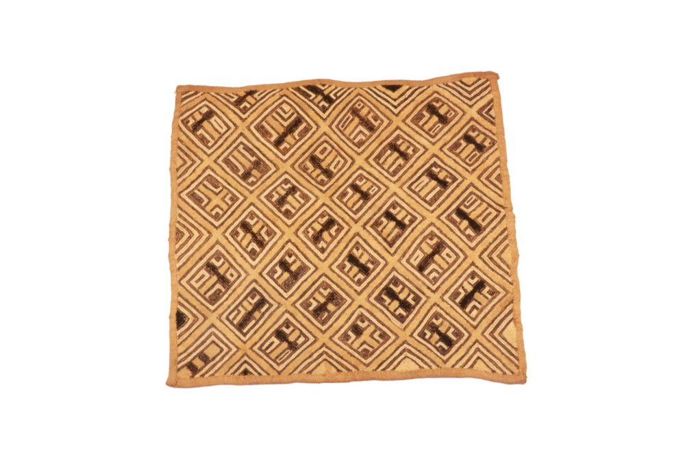 Tapis traditionnel en raphia, modèle H