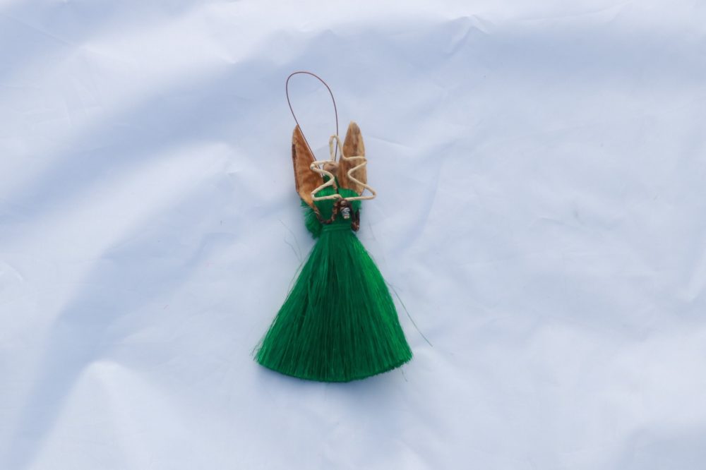 Ange verte M avec arbre