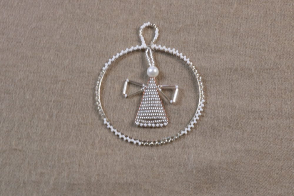 Engelchen aus Perlen silber