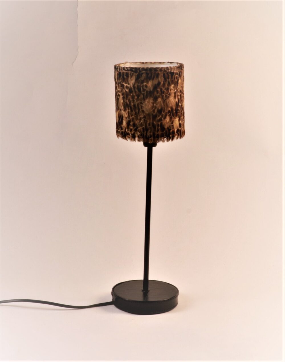 Lampe de table avec petit abat-jour avec plumes de faisan