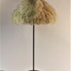 Lampe de table avec plumes d'autruche – Image 3