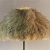 Lampe de table avec plumes d'autruche – Image 2