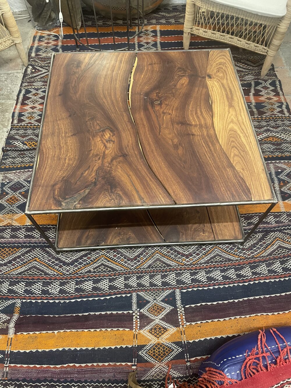 Table en palissandre et ferraille