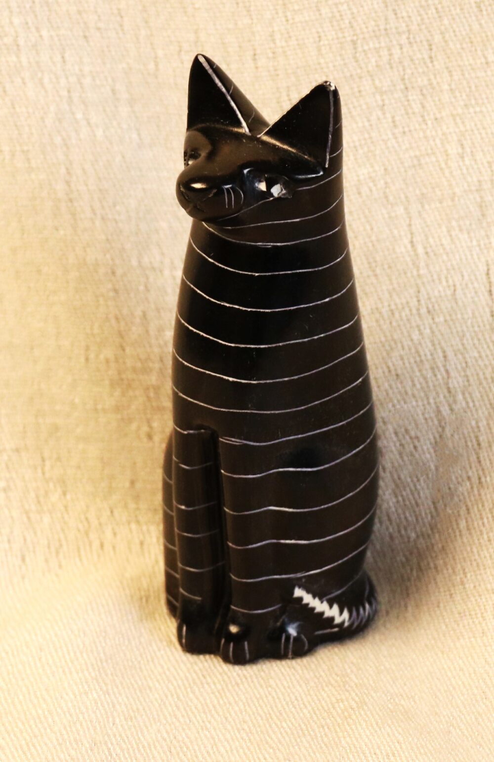 Schwarze Katze aus Speckstein