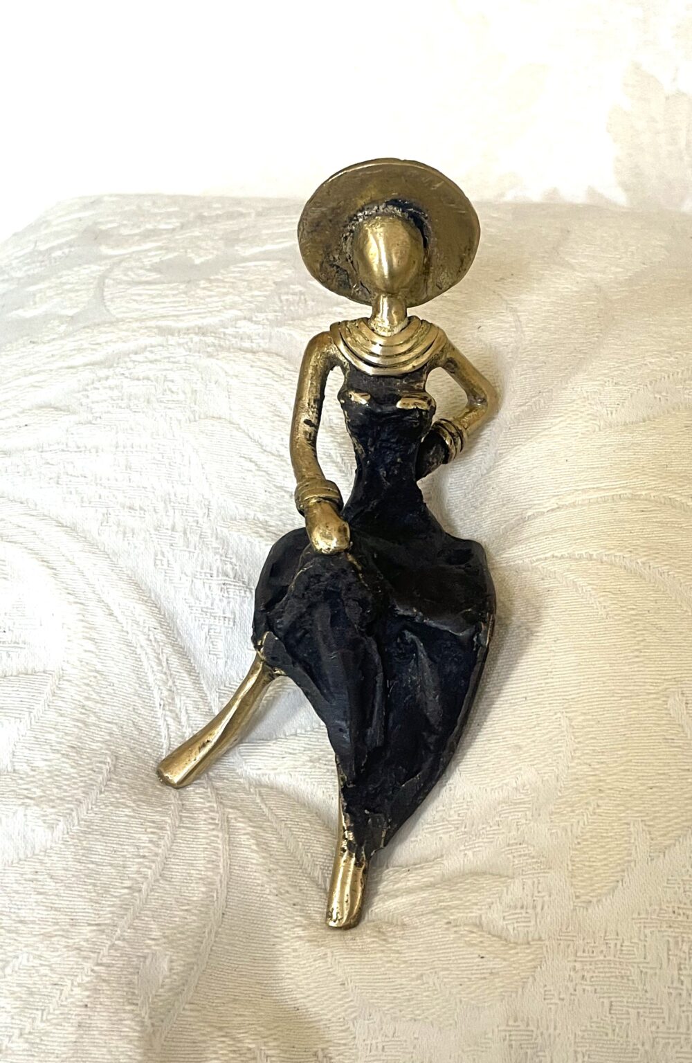 Figurine en bronze avec chapeau, noire