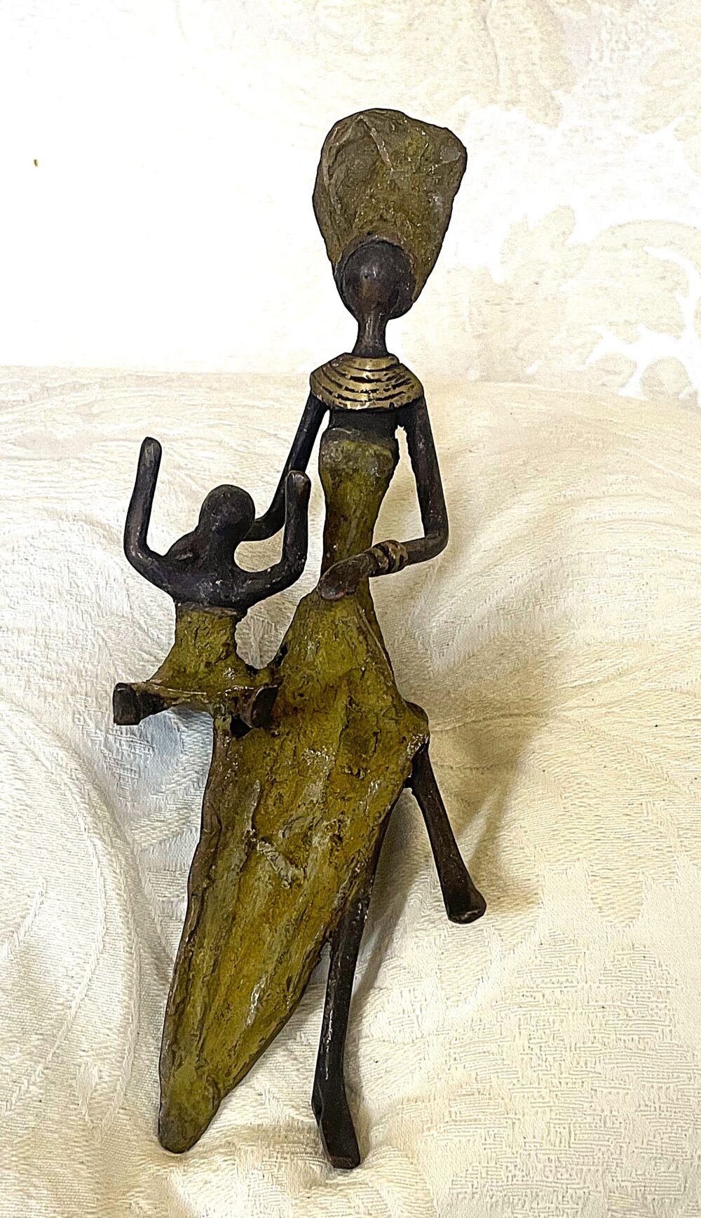 Statuette en bronze avec enfant, HN